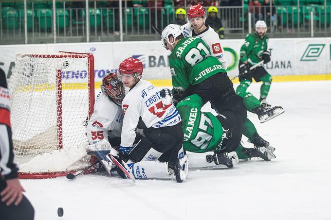 Jeseničani so zadnja leta prve vratarje vselej iskali v tujini, tokrat bo drugače. | Foto: Grega Valančič/Sportida