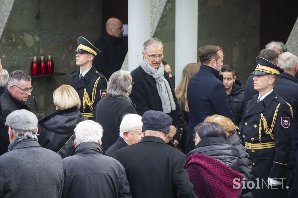 Pogreb slovenskega politika, pravnika in gospodarstvenika Janeza Zemljariča z vojaškimi častmi.