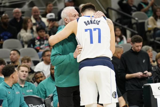 Luka Dončić in Gregg Popovich. Tudi legendarni trener ga je opisal kot izjemnega. | Foto: Reuters