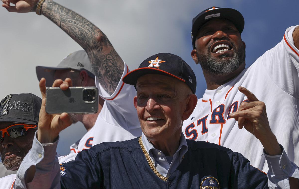 Mattress Mack | Mattress Mack na ponedeljkovi šampionski paradi Houston Astrosov. | Foto Reuters