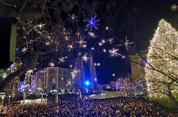 V Ljubljani zagorele praznične lučke #video #foto