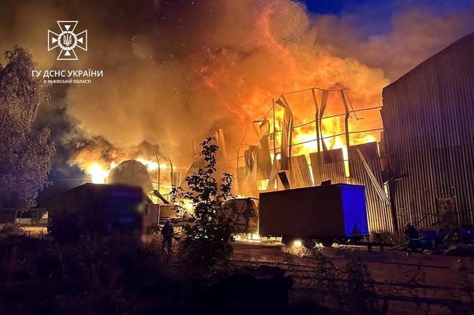 Posledice napada na ukrajinsko mesto Lvov. | Foto: Reuters