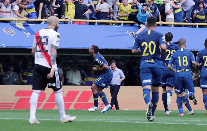 Na štadionu Bombonera, ki sprejme nekaj manj kot 50 tisoč ljubiteljev nogometa, je potekalo prvo dejanje finala pokala libertadores. Povratna tekma bo na štadionu Monumental. | Foto: Reuters