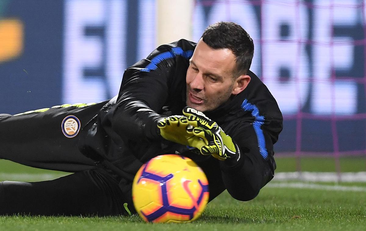 Fiorentina Inter Samir Handanović | Samir Handanović je moral na gostovanju v Firencah kar trikrat po žogo v mrežo. | Foto Reuters