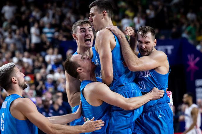 Slovenija Francija | Slovenci so ugnali Francijo. Luka Dončić je že v prvem polčasu dosegel kar 27 točk, nato pa postal prvi košarkar, ki je v tem stoletju na EuroBasketu dosegel kar 47 točk! | Foto Vid Ponikvar