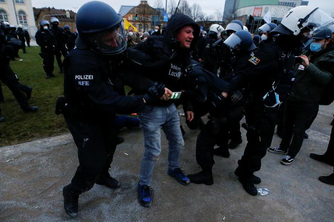 Protesti v Nemčiji | Nekateri kritiki nemški policiji očitajo, da je posamezne protestnike v Kasslu obravnavala preostro. | Foto Reuters