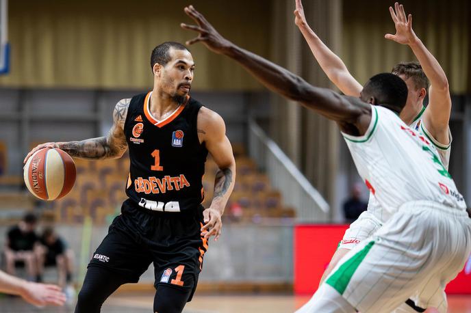 Justin Cobbs | Justin Cobbs je v pretekli sezoni igral za Cedevito, v tej pa je bil član Budućnosti. Zaradi koronavirusa išče pot v ZDA. | Foto Vid Ponikvar