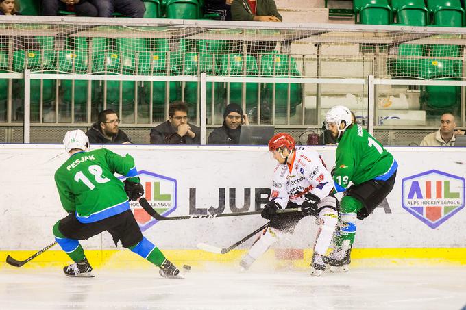 HK SŽ Olimpija je v prvi članski sezoni ostal brez lovorike. | Foto: Žiga Zupan/Sportida