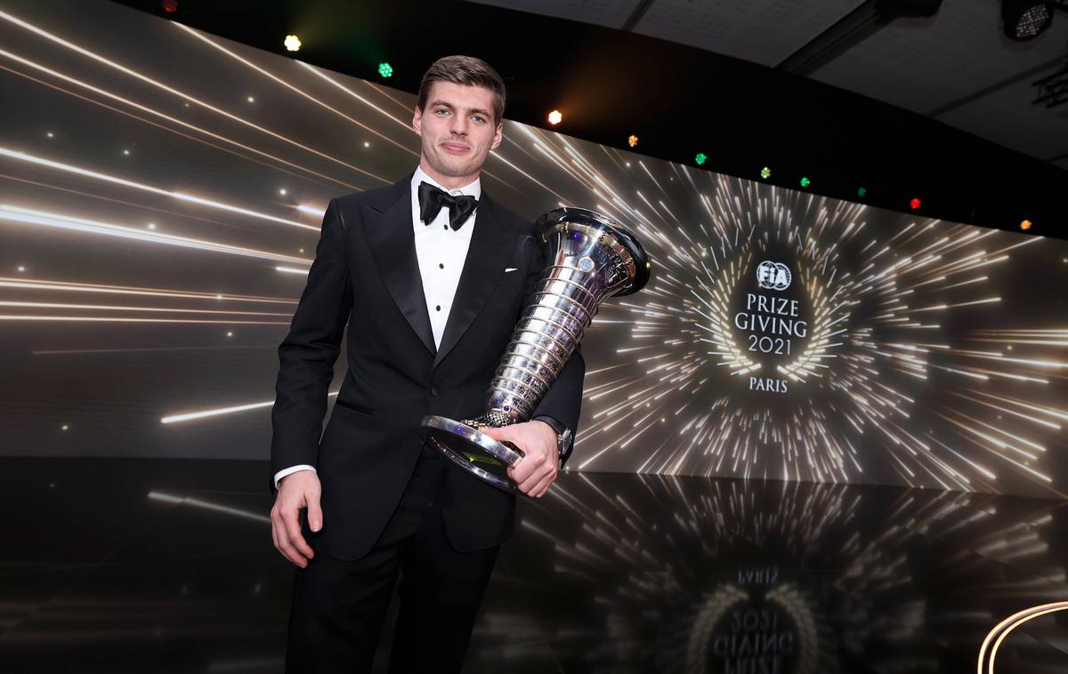 Max Verstappen | Max Verstappen s pokalom za prvaka formule 1 | Foto Guliver Image