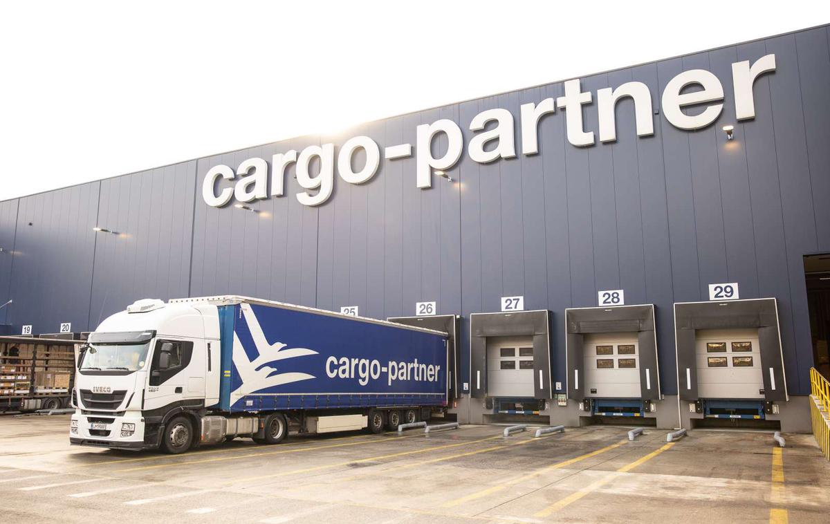 Cargo-partner | Cargo-partner je prisoten tudi v Sloveniji. Decembra 2022 je na Brniku odprl nove skladiščne prostore, s katerimi je skupne zmogljivosti logističnega kompleksa povečal s 25 tisoč na 39.100 kvadratnih metrov površine. | Foto Katja Kodba/STA