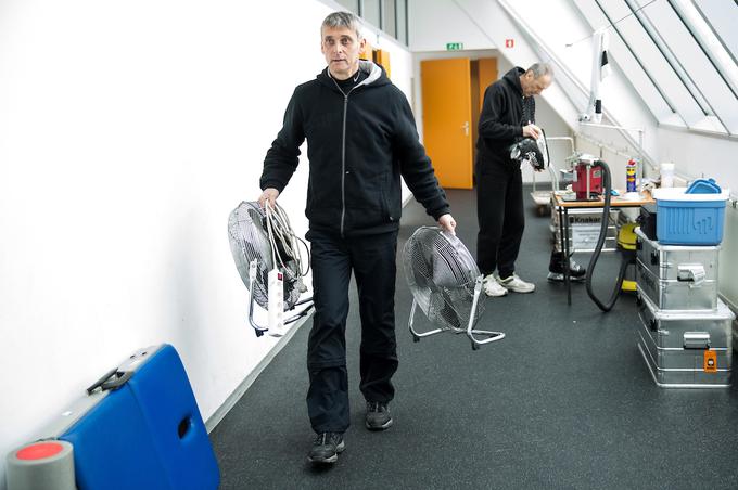 Vodja tehnične ekipe Dragan in brusilec Terlikar sta del reprezentance že okoli dve desetletji. | Foto: Vid Ponikvar