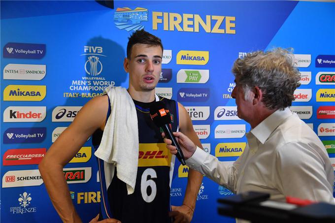 Simone Giannelli dobiva prednost pred Gregorjem Ropretom. | Foto: FIVB