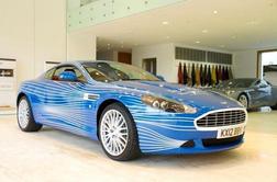 Aston Martin z DB9 1M proslavlja milijon oboževalcev na Facebooku