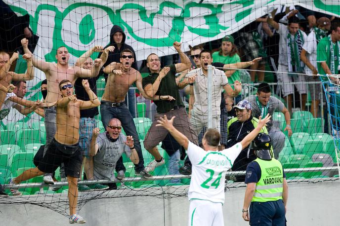 Olimpija Maribor 2011 | Veliko veselje takratnega napadalca Olimpije Dragana Čadikovskega po golu na takratnem večnem derbiju. | Foto Vid Ponikvar