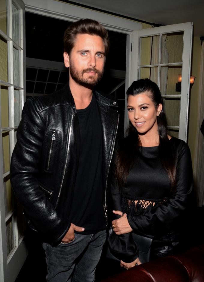 Težave z opojnimi substancami ima tudi Scott Disick. Lord Disick, kot si rad reče, je dolgoletni partner 36-letne Kourtney, s katero imata tri otroke. Scott, ki se najraje zabava, lani pa sta se s Kourtney zaradi njegovega varanja tudi razšla, je večkrat potožil, da je za najstarejšo sestro Kardashian le tovarna za delanje otrok. | Foto: Getty Images