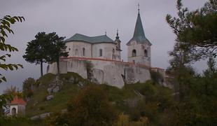 Župnik se upira prisilni upokojitvi #video