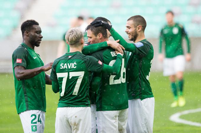 Zmaji so Velenjčane, ki so pred kratkim remizirali v Mariboru (2:2), odpravili s 4:0. | Foto: Urban Urbanc/Sportida