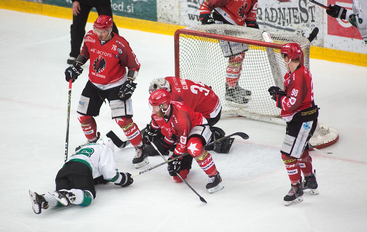 HDD Jesenice HK Olimpija | Hokejisti Jesenic so na prvi finalni tekmi s 4:2 premagali Olimpijo in prišli do lepe prednosti pred povratno četrtkovo tekmo, ko bo znan prvak. | Foto Peter Podobnik/Sportida