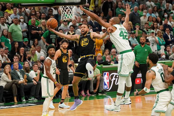 Boston Golden State | Stephen Curry je na četrti finalni tekmi dosegel kar 43 točk. | Foto Reuters