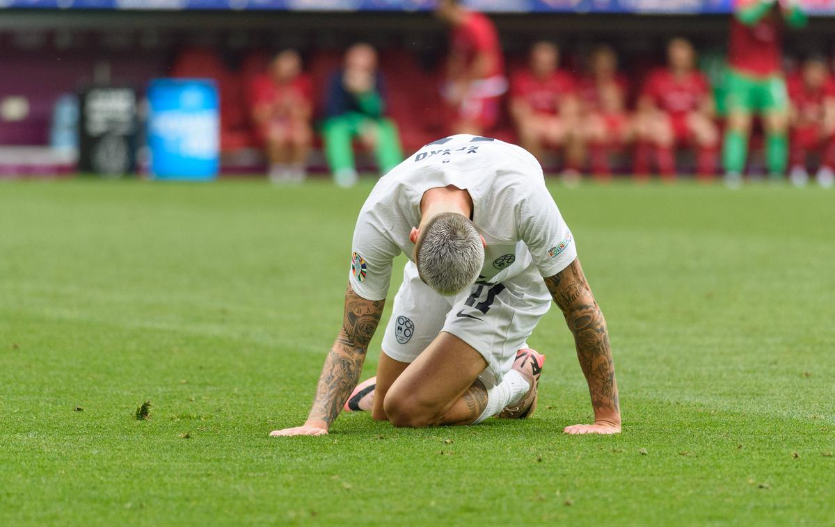 Euro 2024 Slovenija Srbija Benjamin Šeško | Benjamin Šeško je tekmo zaradi krčev predčasno končal. | Foto Guliverimage