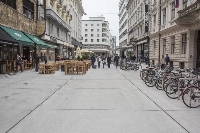 Spomin na Ivana Cankarja je v Ljubljani v prostor vpisan na več mestih, tudi v primeru Cankarjeve ceste, ki središče mesta v osi povezuje s parkom Tivoli. Ime je po književniku dobila leta 1946, ki jo je Mestni ljudski odbor Ljubljana iz Ulice 3. maja preimenoval v še vedno aktualno ime. Najprej je nosila ime cesta Franca Jožefa, leta 1919 pa je postala Aleksandrova cesta.  | Foto: 