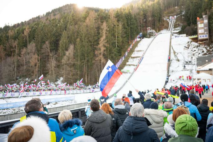 Želje na Ljubnem se spogledujejo z izgradnjo večje skakalnice. | Foto: Boštjan Podlogar/STA