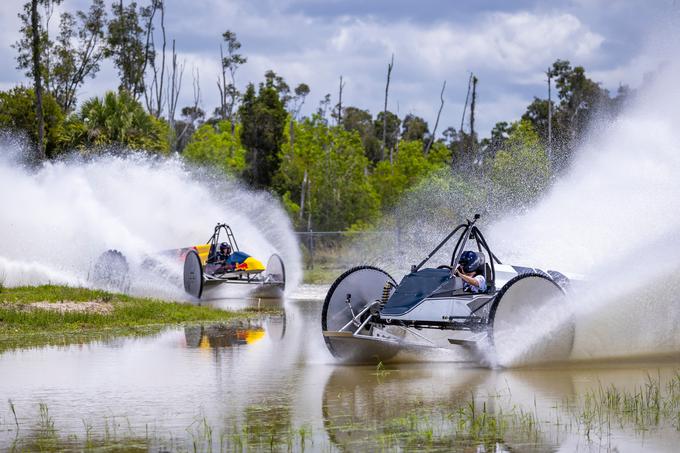 Cunoda proti Verstappnu v finalu zvezdniške dirke z buggyji v Evergladesu | Foto: Red Bull Content Pool