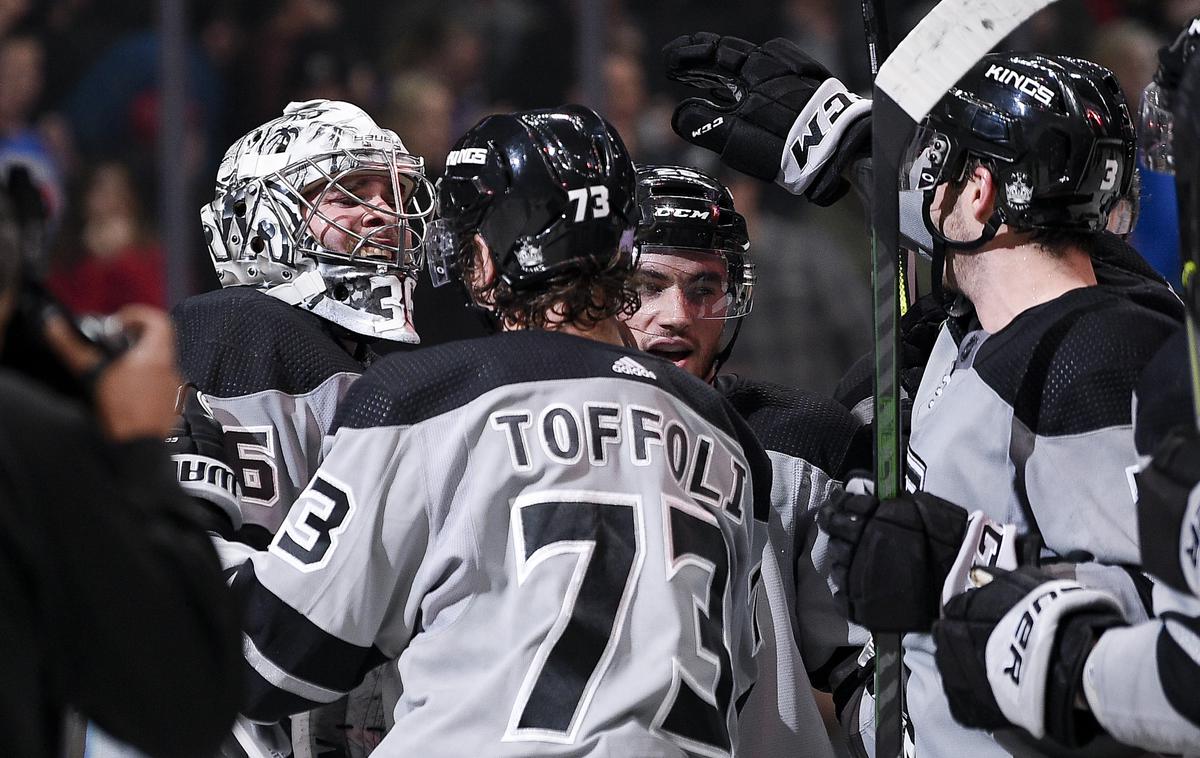 Los Angeles Kings | Hokejisti Los Angeles Kings so z 2:1 strli vroči Winnipeg. Junak srečanja je bil vratar Jack Campbell, ki je dve sekundi pred koncem gostom preprečil izenačenje. | Foto Reuters