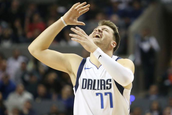 Luka Dončić | Luka Dončić se je prvič v tej sezoni pomeril proti Detroit Pistons in vknjižil trojni dvojček. | Foto Reuters