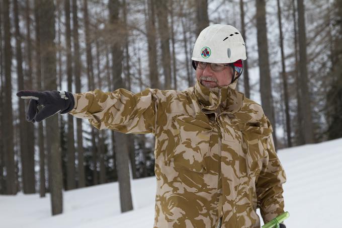 Zvonko Majcen, sin legendarnega Antona Zvonka Majcna, tekača, ki se je udeležil vseh 60 tekov po potek okupirane Ljubljane (tek trojk), je vodja enote reševalnih psov iz ljubljanske regije (SIP-1).  | Foto: Matija Lepoša