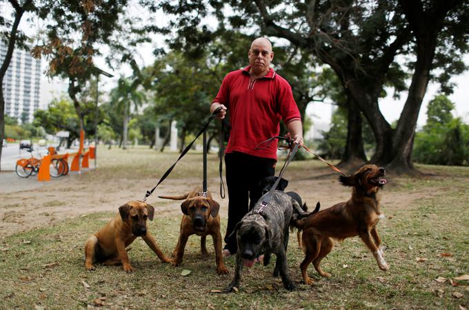 Prav veliko zanimanja za veliki športni dogodek ni pokazal niti Manfred Kulitc, 49-letni matematik. Med olimpijskimi igrami ga predvsem skrbi za varnost turistov. | Foto: 