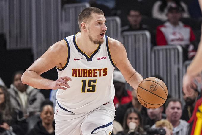 Nikola Jokić še vedno kraljuje z neverjetnimi številkami v tej sezoni lige NBA. | Foto: Reuters