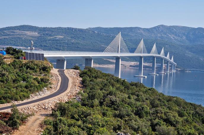 peljašac | Zanimanje za kovance s podobo Pelješkega mostu je bilo veliko. | Foto Peter Jančič