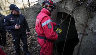 Kje je dveletna deklica? Policija pregledala rove, sledi še jezero.