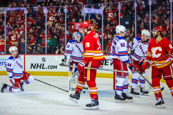 Matthew Tkachuk je ob zmagi Clagaryja nad NY Rangersi s 5:1 sodeloval ob vseh zadetkih. | Foto: Reuters