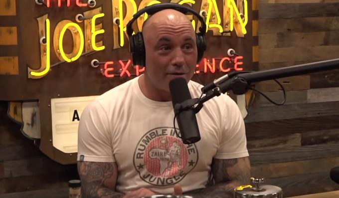 Ivermektin so promovirale tudi nekatere svetovno znane osebe. Najbolj je zagotovo izstopal ameriški voditelj podcastov Joe Rogan, ki je trdil, da je covid-19 prebolel predvsem zaradi ivermektina. Njegove številne dezinformacije o koronavirusni bolezni in cepljenju so platformo za pretočno predvajanje glasbe in podcastov Spotify, na kateri je Joe Rogan superzvezdnik številka ena, Spotify pa ga za ekskluzivni dostop do njegovih vsebin tudi mastno plačuje, prisilile v uvedbo sistemskih sprememb, saj so Spotify zaradi Roganovih neumnosti začeli zapuščati nekateri slavni glasbeniki.   | Foto: zajem zaslona/Diamond villas resort