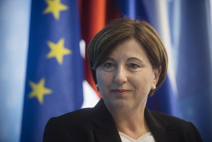 "Vsaka država, ki se je odločila, da bo članica EU, je vnaprej vedela, da so tam pravila jasno določena, zato je prav, da se teh pravil vsi držimo," poudarja evropska poslanka Ljudmila Novak (NSi/EPP). | Foto: Bor Slana