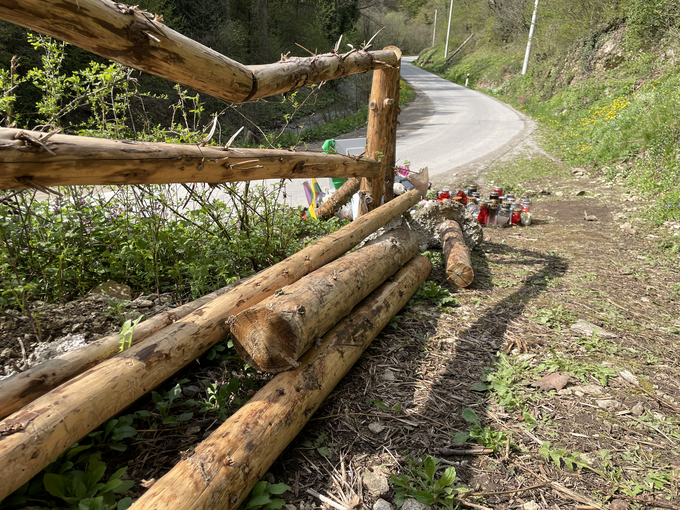 Do nesreče je prišlo pri zelo nizki hitrosti, domnevno vsega 33 kilometrov na uro. Toda lesen del ograje je prebil stransko okno in zadel Breena.  | Foto: Gregor Pavšič