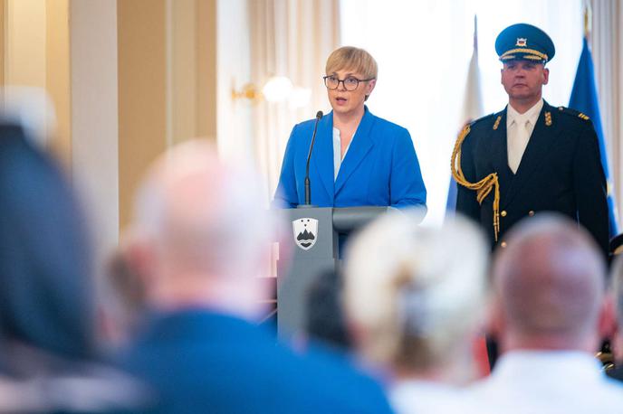 Sprejem za svojce padlih | "Večkrat sem omenila, da si želim poenotenja politike glede ključnih vsebin, ki so pomembne za razvoj Slovenije. Vsebin, ki jih je treba graditi v več mandatih," je predsednica pozvala k upravičenju visoke cene, ki so jo plačali padli v vojni za Slovenijo. | Foto STA