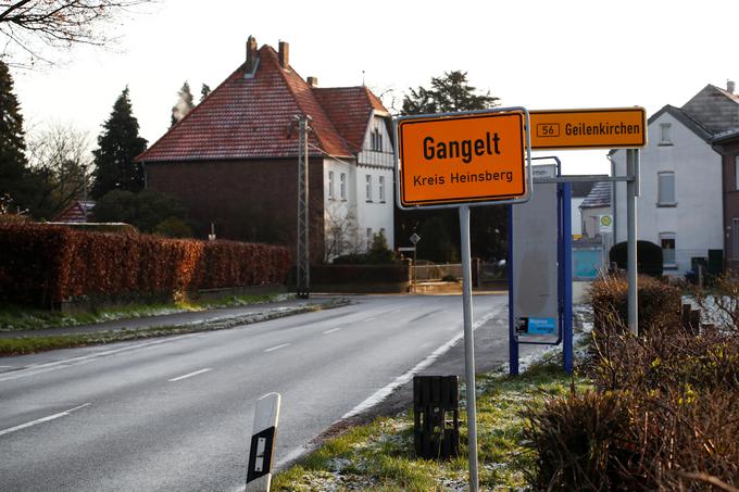 Epidemiologi so prepričani, da se je nemška epidemija začela v kraju Gangelt v okraju Heinsberg, kjer so se 15. februarja veselili na karnevalu. | Foto: Reuters