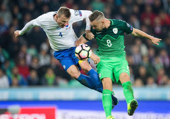 Slovenci so na igrišču največjega slovenskega štadiona s Slovaki bili hud boj. | Foto: 