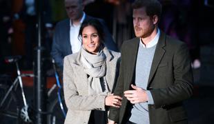 Princ Harry in Meghan prejela kuverto z belim prahom