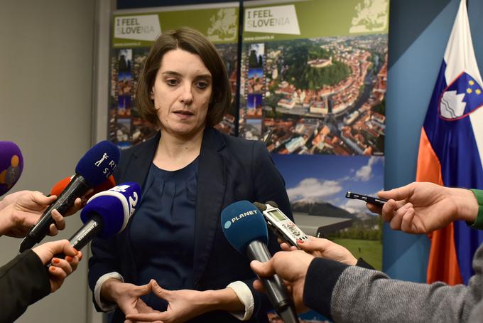 Poslanska skupina SMC, ki jo vodi Simona Kuster Lipicer, predloga vlade ne podpira. | Foto: STA ,