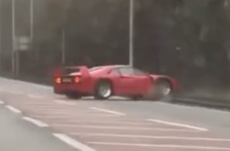 Imel je slab dan: trenutek, ko je razbil dragoceni ferrari F40 #video