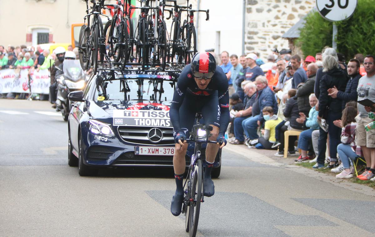 Geraint Thomas, TDF2021 | Takole je na kronometru Toura leta 2021 Valižana Gerainta Thomasa spremljal avtomobil moštva Ineos Grenadiers. Preštejte kolesa na strehi. | Foto Guliverimage