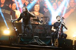 2Cellos v vijoličastih dresih navdušila rekordno občinstvo v Mariboru #foto