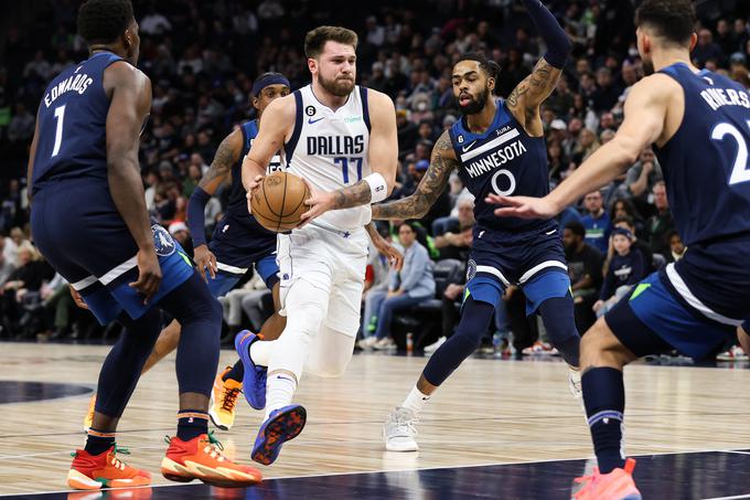 Luka Dončić je na parketu preživel 37 minut. | Foto: Reuters