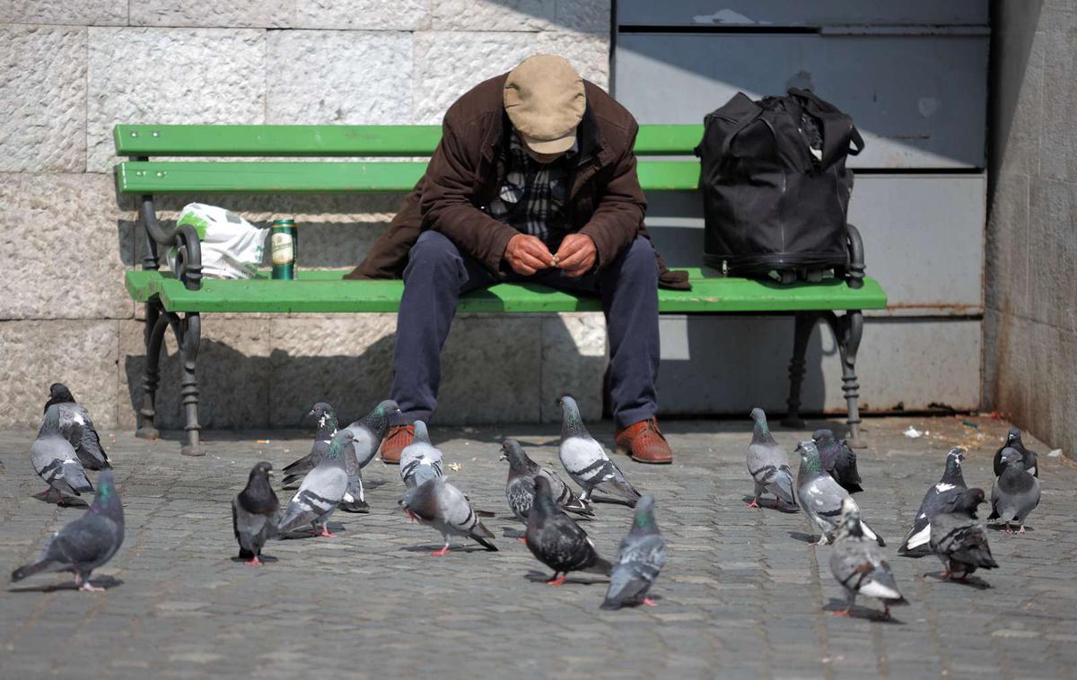 Brezdomci | V trenutnih zimskih razmerah je več kot dobrodošla tudi konkretna vsakodnevna pomoč s hrano, oblačili in zasilnim prenočiščem.  | Foto STA