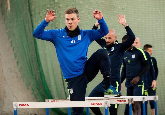 Čez noč se je znašel med najstarejšimi igralci Olimpije. | Foto: Vid Ponikvar