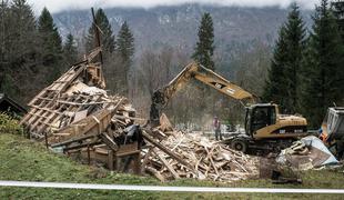 Na Kuzmičevo hišo v Bohinju ostal le še spomin (video in foto)